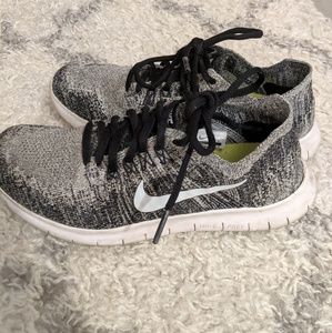 Nike Flyknit Women's Size 7.5